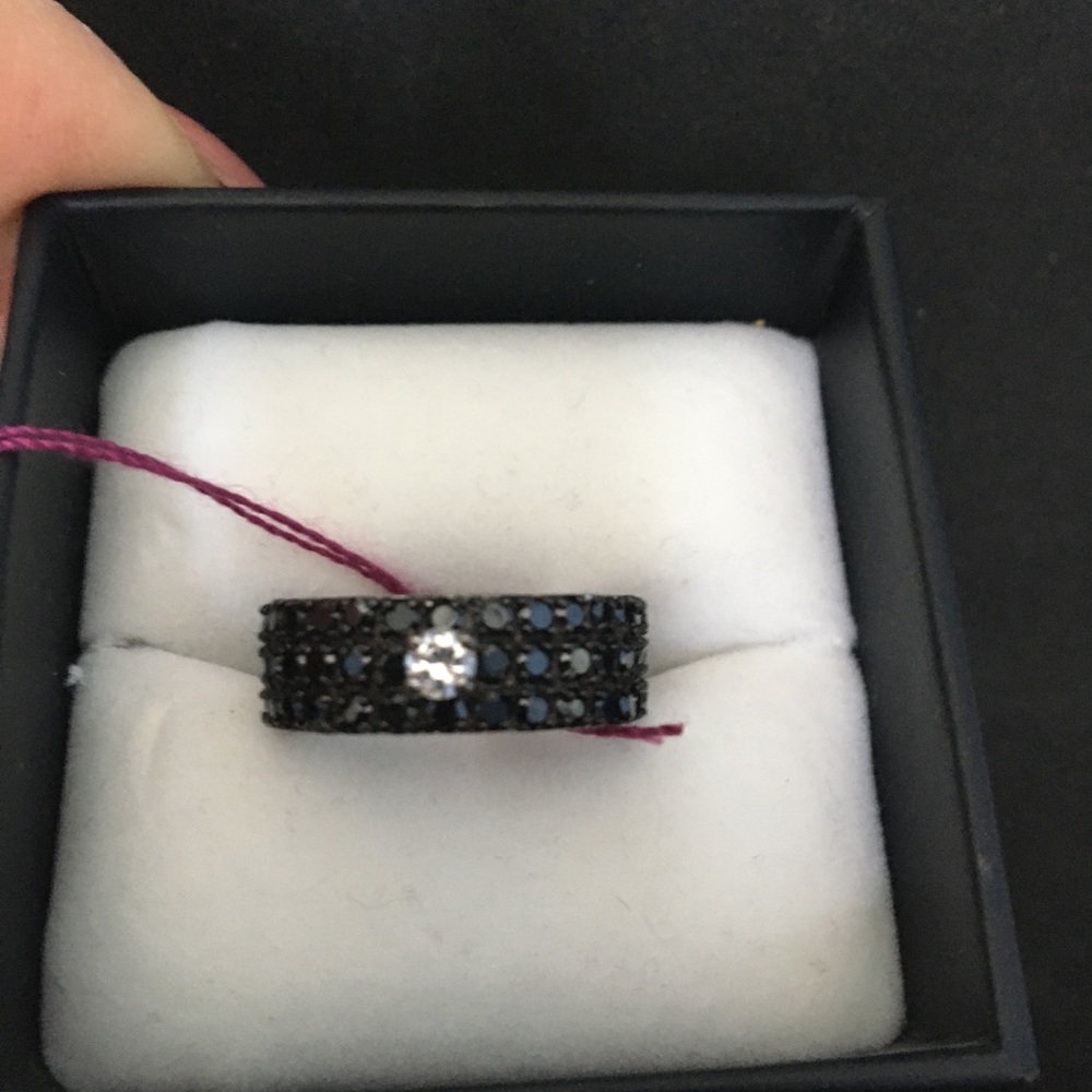Elegant Black Circonia Ring
